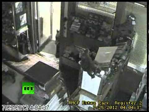 CCTV: Bear opens door to candy store, sneaks in for sugar fix